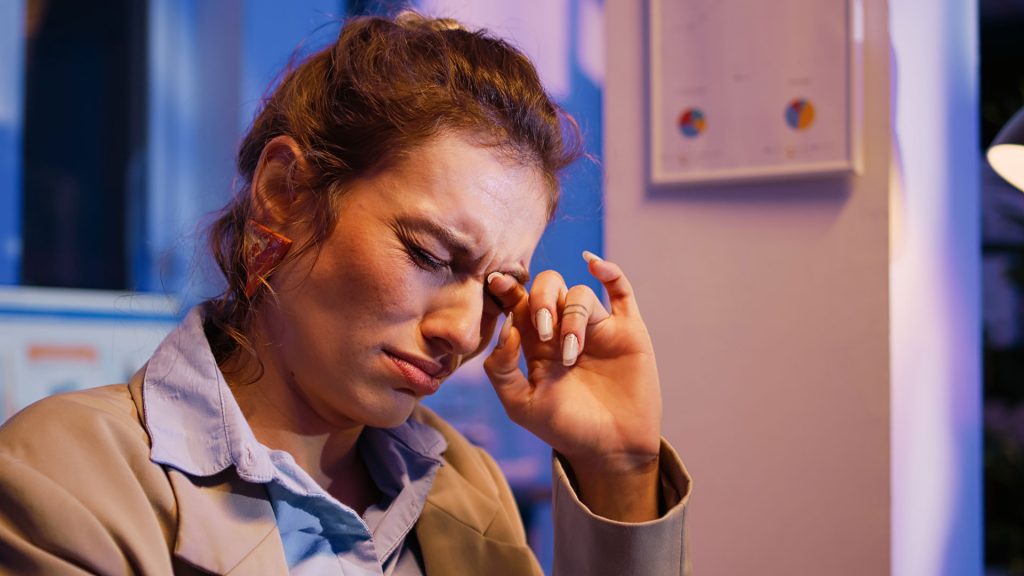 Woman with Hemicrania Continua having a headache.